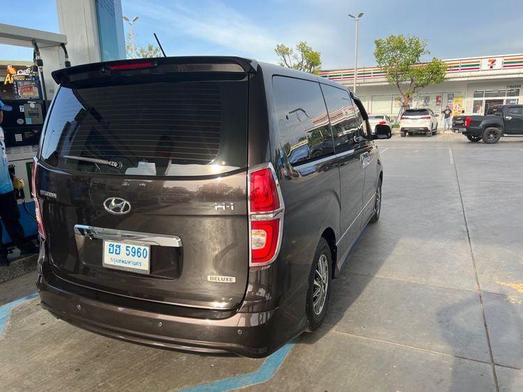 Hyundai H-1  2019 2.5 Deluxe Van ดีเซล ไม่ติดแก๊ส เกียร์อัตโนมัติ น้ำตาล รูปที่ 3