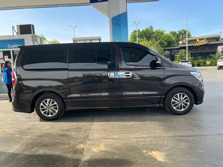 Hyundai H-1  2019 2.5 Deluxe Van ดีเซล ไม่ติดแก๊ส เกียร์อัตโนมัติ น้ำตาล รูปที่ 4