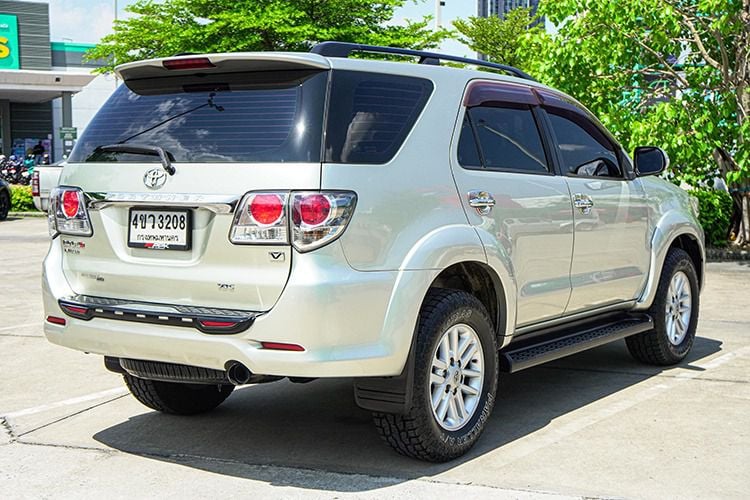 Toyota Fortuner 2014 2.5 V Utility-car เบนซิน ไม่ติดแก๊ส เกียร์อัตโนมัติ เทา รูปที่ 3