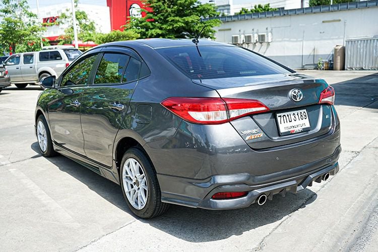 Toyota Yaris ATIV 2018 1.2 E Sedan เบนซิน ไม่ติดแก๊ส เกียร์อัตโนมัติ เทา รูปที่ 4