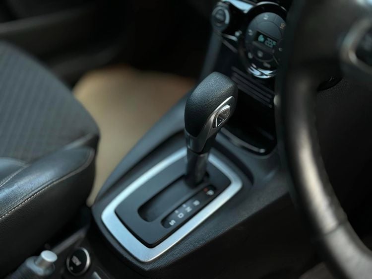 Ford Fiesta 2015 1.0 Sport Sedan เบนซิน ไม่ติดแก๊ส เกียร์อัตโนมัติ ขาว รูปที่ 3
