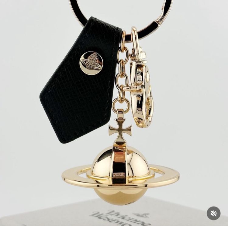 Vivienne Westwood 3D Orb Logo Key Ring พวงกุญแจวิเวียน ดาวเสาร์สีทอง ใหญ่ รูปที่ 8