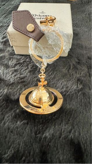 Vivienne Westwood 3D Orb Logo Key Ring พวงกุญแจวิเวียน ดาวเสาร์สีทอง ใหญ่ รูปที่ 3