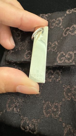 GUCCI จี้ป้ายโลโก้สีเงิน เงินแท้925 รูปที่ 3