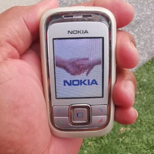 น้อยกว่า 8 GB Nokia 6111