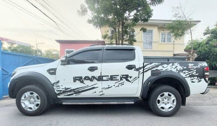 รถ Ford Ranger 2.2 Hi-Rider XLT สี ขาว