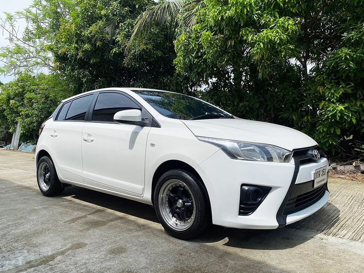 Toyota Yaris 2015 1.2 E Sedan เบนซิน ไม่ติดแก๊ส เกียร์อัตโนมัติ ขาว รูปที่ 1