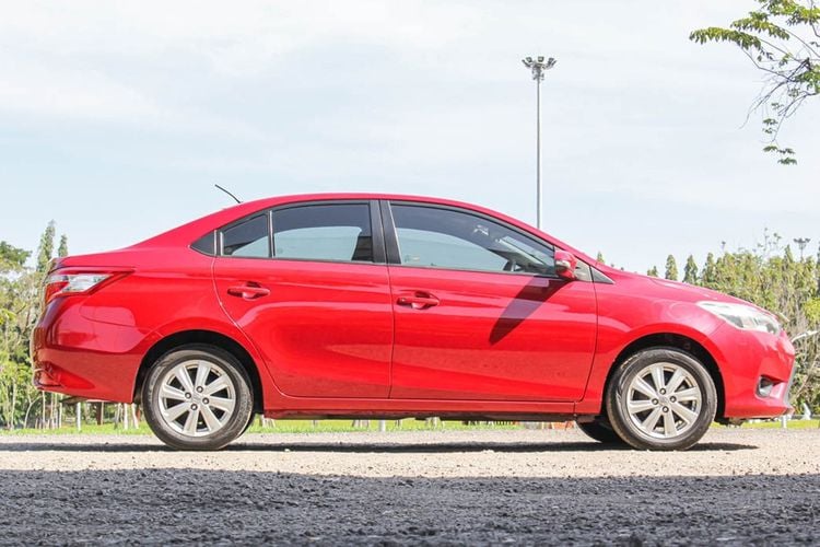 Toyota Vios 2016 1.5 E Sedan เบนซิน ไม่ติดแก๊ส เกียร์อัตโนมัติ แดง รูปที่ 4
