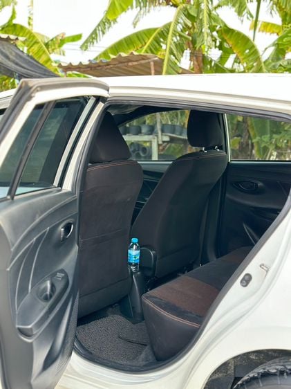 Toyota Yaris 2016 1.2 J Eco Sedan เบนซิน ไม่ติดแก๊ส เกียร์อัตโนมัติ ขาว รูปที่ 2