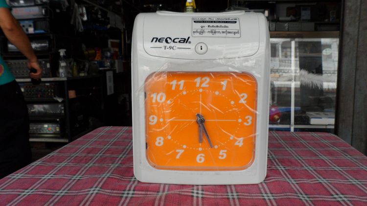 NEO CAL เครื่องตอกบัตรหน้าจอแบบเข็ม รุ่น T-9C