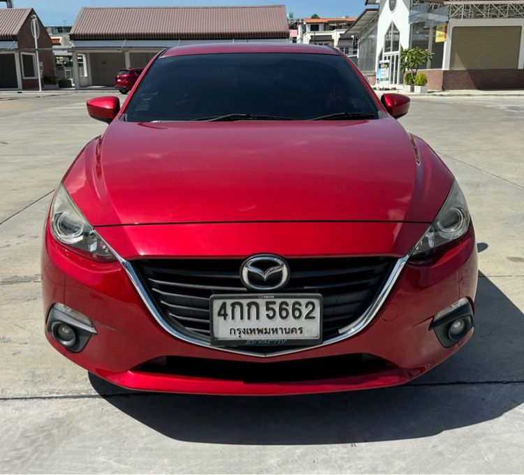 รถ Mazda Mazda3 2.0 E สี แดง