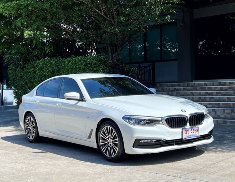 BMW Series 5 2018 520d Sedan ดีเซล ไม่ติดแก๊ส เกียร์อัตโนมัติ ขาว