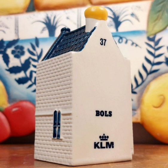 บ้าน KLM No.37  สะสม วัสดุเซรามิก งานเก่า สะสมวางเป็นพร็อบมุมที่ชอบน่ารักมากครับ มีร่องรอยบ้าง ผ่านกาลเวลา แต่ภาพรวมยังสวยครับ🏠✨️🇳🇱 รูปที่ 2