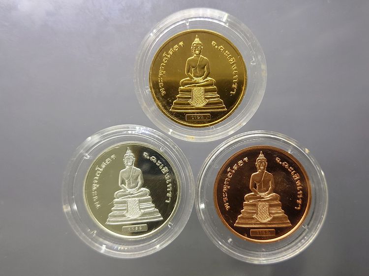 เหรียญพระรูปรัชกาลที่5 หลังพระพุทธโสธร (ชุด 3 เหรียญ เนื้อเงิน ทองแดง ชุบทอง ขัดเงา) รุ่นกาญจนาภิเษก บล็อกฮูกานิน สวิสๆ วัดสุทัศน์ๆ พ.ศ.2538 รูปที่ 4
