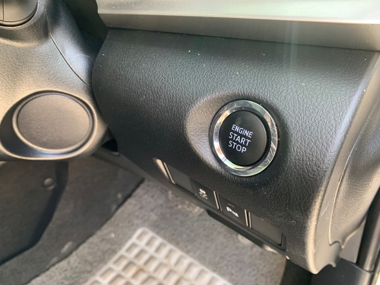 Toyota Yaris ATIV 2017 1.2 G Sedan เบนซิน ไม่ติดแก๊ส เกียร์อัตโนมัติ ขาว รูปที่ 4
