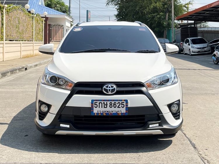 Toyota Yaris 2017 1.2 TRD Sportivo Sedan เบนซิน ไม่ติดแก๊ส เกียร์อัตโนมัติ ขาว รูปที่ 2