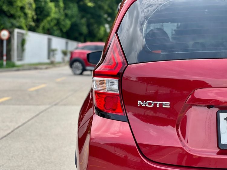 Nissan Note 2020 1.2 V Sedan เบนซิน ไม่ติดแก๊ส เกียร์อัตโนมัติ แดง รูปที่ 3