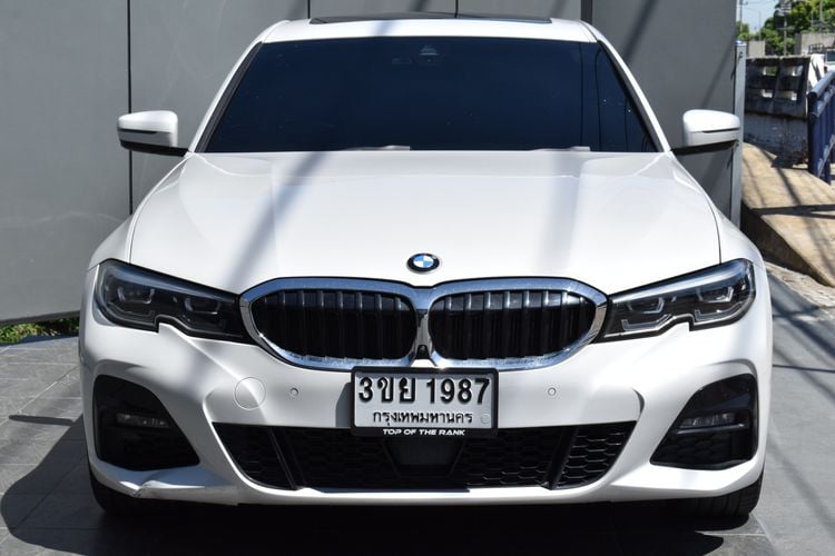 BMW Series 3 2021 330e Sedan ปลั๊กอินไฮบริด (PHEV) ไม่ติดแก๊ส เกียร์อัตโนมัติ ขาว รูปที่ 2