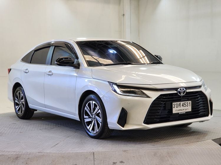 Toyota Yaris ATIV 2023 1.2 Premium Luxury Sedan เบนซิน เกียร์อัตโนมัติ ขาว รูปที่ 1