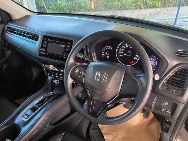 Honda HR-V 2015 1.8 S Utility-car เบนซิน ไม่ติดแก๊ส เกียร์อัตโนมัติ ดำ รูปที่ 4