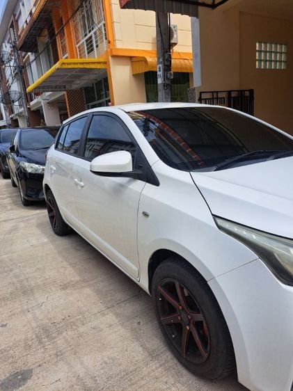 Toyota Yaris 2017 1.2 E Sedan เบนซิน ไม่ติดแก๊ส เกียร์อัตโนมัติ ขาว รูปที่ 2