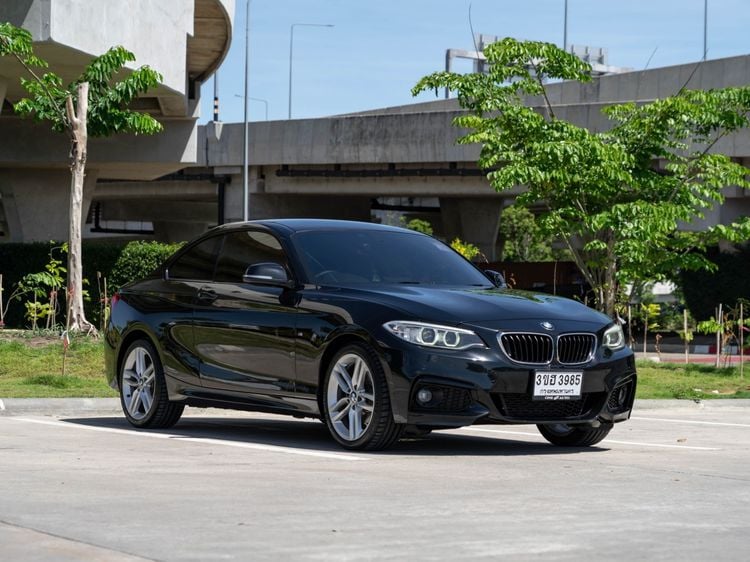 BMW Series 2 2015 220i Sedan เบนซิน ไม่ติดแก๊ส เกียร์อัตโนมัติ ดำ