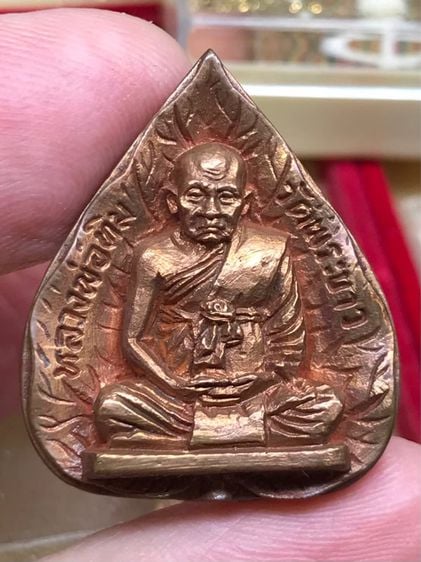 เหรียญหล่อใบโพธิ์ หลวงปู่ทิม วัดพระขาว พระนครศรีอยุธยา พ.ศ.๒๕๔๑ หมายเลข ๐๐๑๘๒ สวยครับ