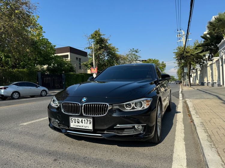 BMW Series 3 2013 320i Sedan เบนซิน ไม่ติดแก๊ส เกียร์อัตโนมัติ ดำ รูปที่ 3
