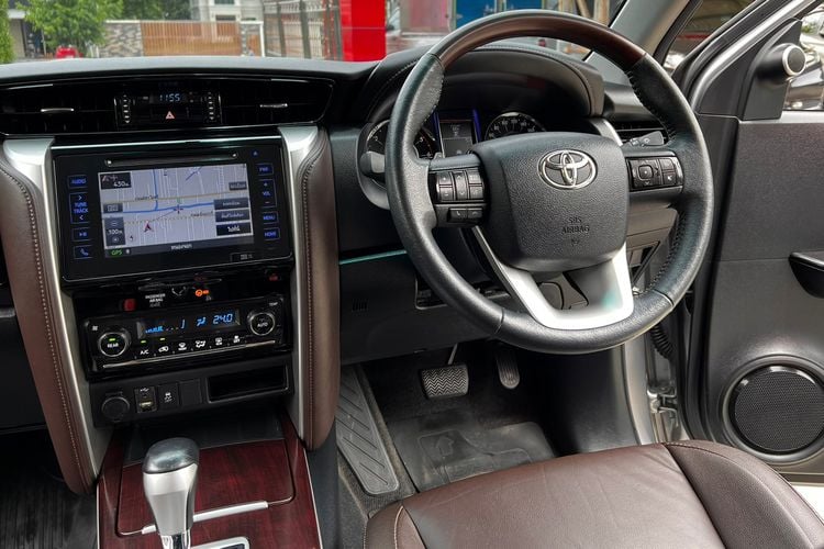 Toyota Fortuner 2016 2.4 V Utility-car ดีเซล ไม่ติดแก๊ส เกียร์อัตโนมัติ เทา รูปที่ 2