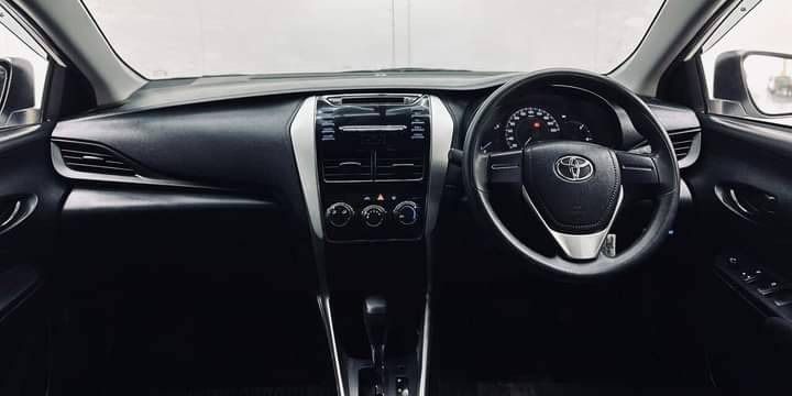 Toyota Yaris 2018 1.2 J Sedan เบนซิน ไม่ติดแก๊ส เกียร์อัตโนมัติ ขาว รูปที่ 4