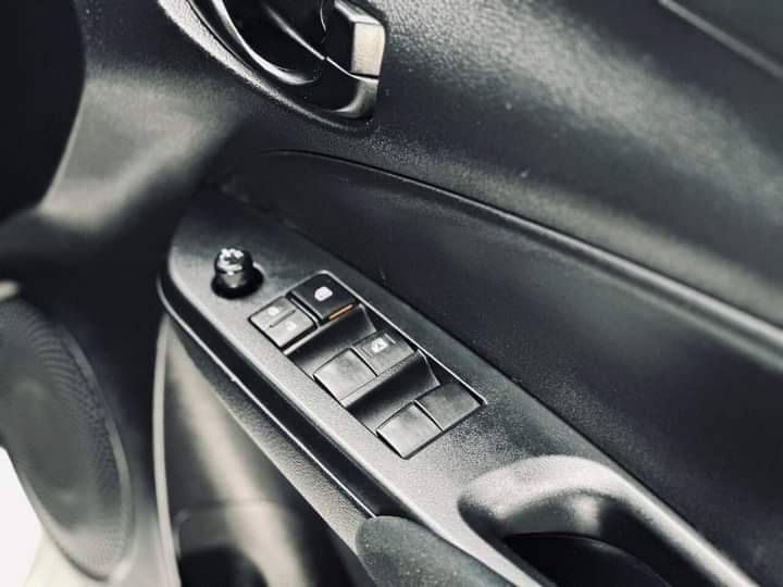 Toyota Yaris 2018 1.2 J Sedan เบนซิน ไม่ติดแก๊ส เกียร์อัตโนมัติ ขาว รูปที่ 3