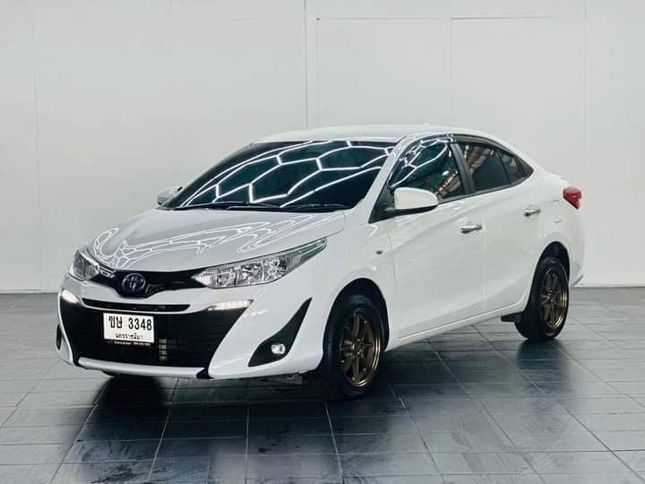 Toyota Yaris 2018 1.2 J Sedan เบนซิน ไม่ติดแก๊ส เกียร์อัตโนมัติ ขาว รูปที่ 2