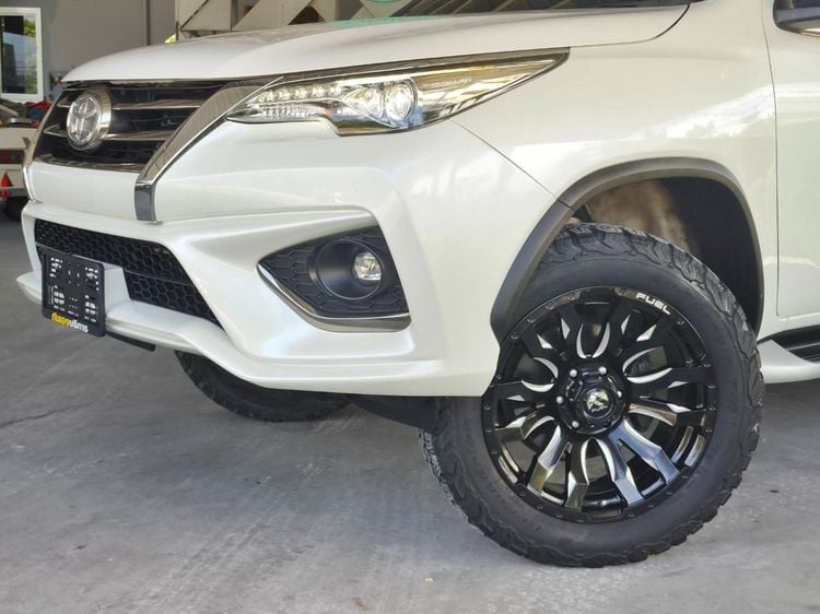 Toyota Fortuner 2018 2.8 TRD Sportivo 4WD Sedan ดีเซล ไม่ติดแก๊ส เกียร์อัตโนมัติ ขาว รูปที่ 4