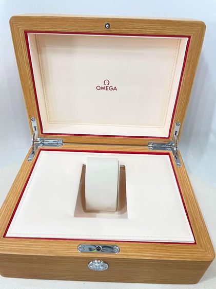 อื่นๆ กล่องใส่นาฬิกา OMEGA แท้ กล่องไม้ สวยๆ
