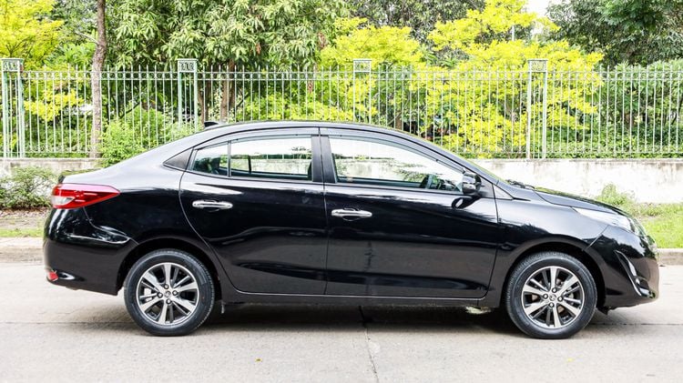 Toyota Yaris ATIV 2019 1.2 S Plus Sedan เบนซิน ไม่ติดแก๊ส เกียร์อัตโนมัติ ดำ รูปที่ 4