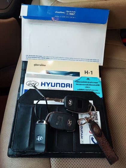 Hyundai H-1  2017 2.5 Deluxe Van ดีเซล ไม่ติดแก๊ส เกียร์อัตโนมัติ ดำ รูปที่ 3