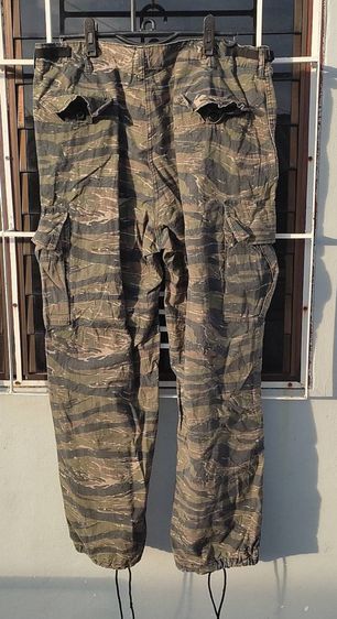155.กางเกงทรงทหารลายพราง ไทเกอร์   ไซส์ L-R เอวปรับได้ 36-38 สภาพดี MADE IN CHAINA รูปที่ 2