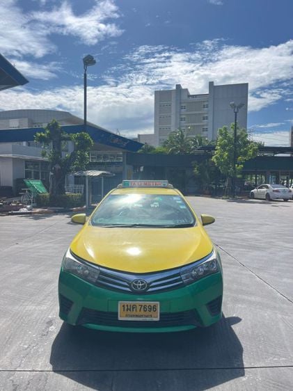 รถ Toyota Altis 1.6 E สี เหลือง