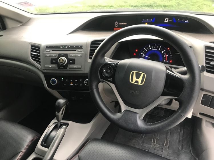 Honda Civic 2014 1.8 S i-VTEC Sedan เบนซิน เกียร์อัตโนมัติ บรอนซ์เงิน รูปที่ 4