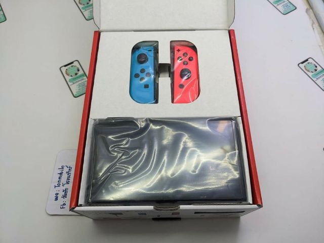 เครื่องเกมส์นินเทนโด ขาย เทิร์น Nintendo Switch OLED ศูนย์ไทย ของใหม่มือ 1 แกะซีลเช็คเครื่อง ประกันเดินแล้ว อุปกรณ์ครบยกกล่อง เพียง 8,590 บาท ครับ