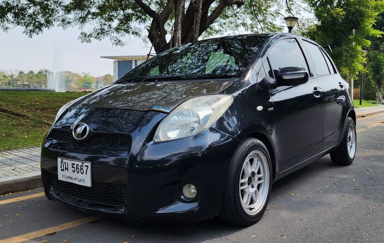 รถ Toyota Yaris 1.5 E สี ดำ