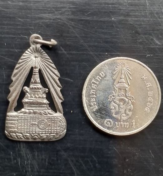 เหรียญปั้มฉลุเนื้อเงิน จุลมงกุฎ พระพุทธบาท สระบุรี ปี2494 รูปที่ 3
