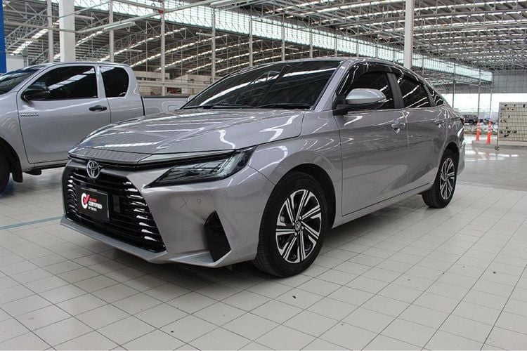 รถ Toyota Yaris ATIV 1.2 Sport Premium สี เทา