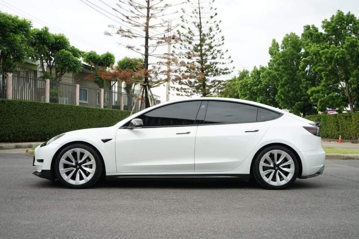 Tesla Model-3 2022 Long Range 4WD Sedan ไฟฟ้า เกียร์อัตโนมัติ ขาว รูปที่ 4
