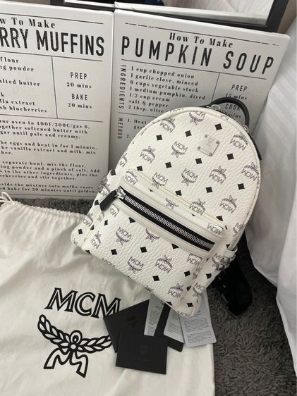หนังแท้ ไม่ระบุ ขาว MCM backpack small ของใหม่ ป้าย 26000 ออกช็อป ขายถูกกว่าช็อป ป้ายห้อย 