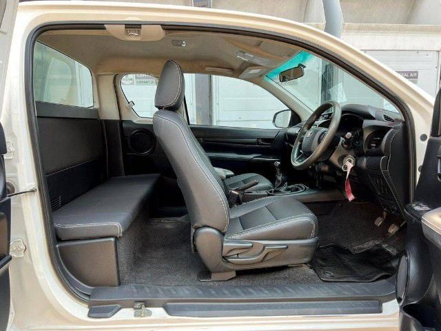Toyota Hilux Revo 2017 2.4 J Plus Pickup ดีเซล ไม่ติดแก๊ส เกียร์ธรรมดา ขาว รูปที่ 4
