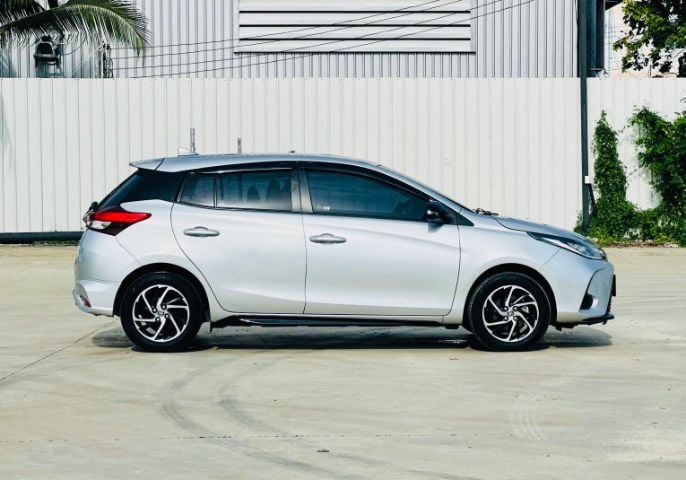 Toyota Yaris 2020 1.2 Mid Sedan เบนซิน ไม่ติดแก๊ส เกียร์อัตโนมัติ เทา รูปที่ 4