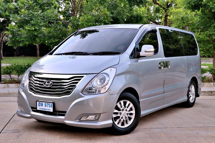 Hyundai H-1  2015 2.5 Deluxe Van ดีเซล ไม่ติดแก๊ส เกียร์อัตโนมัติ เทา