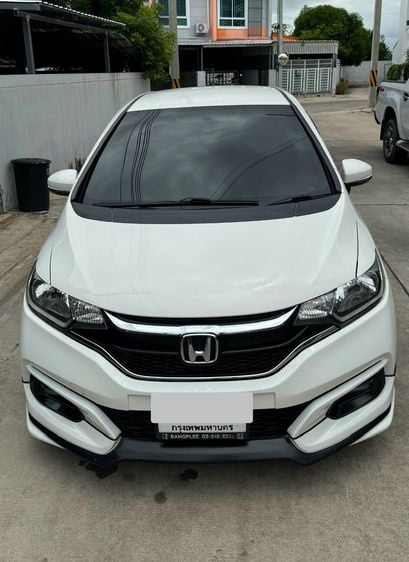 รถ Honda Jazz 1.5 V VTEC สี ขาว
