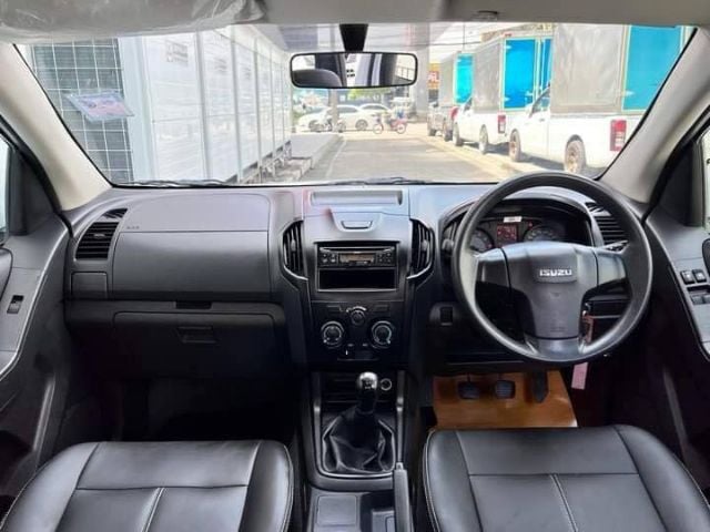 Isuzu D-MAX 2018 1.9 S Pickup ดีเซล ไม่ติดแก๊ส เกียร์ธรรมดา ขาว รูปที่ 4